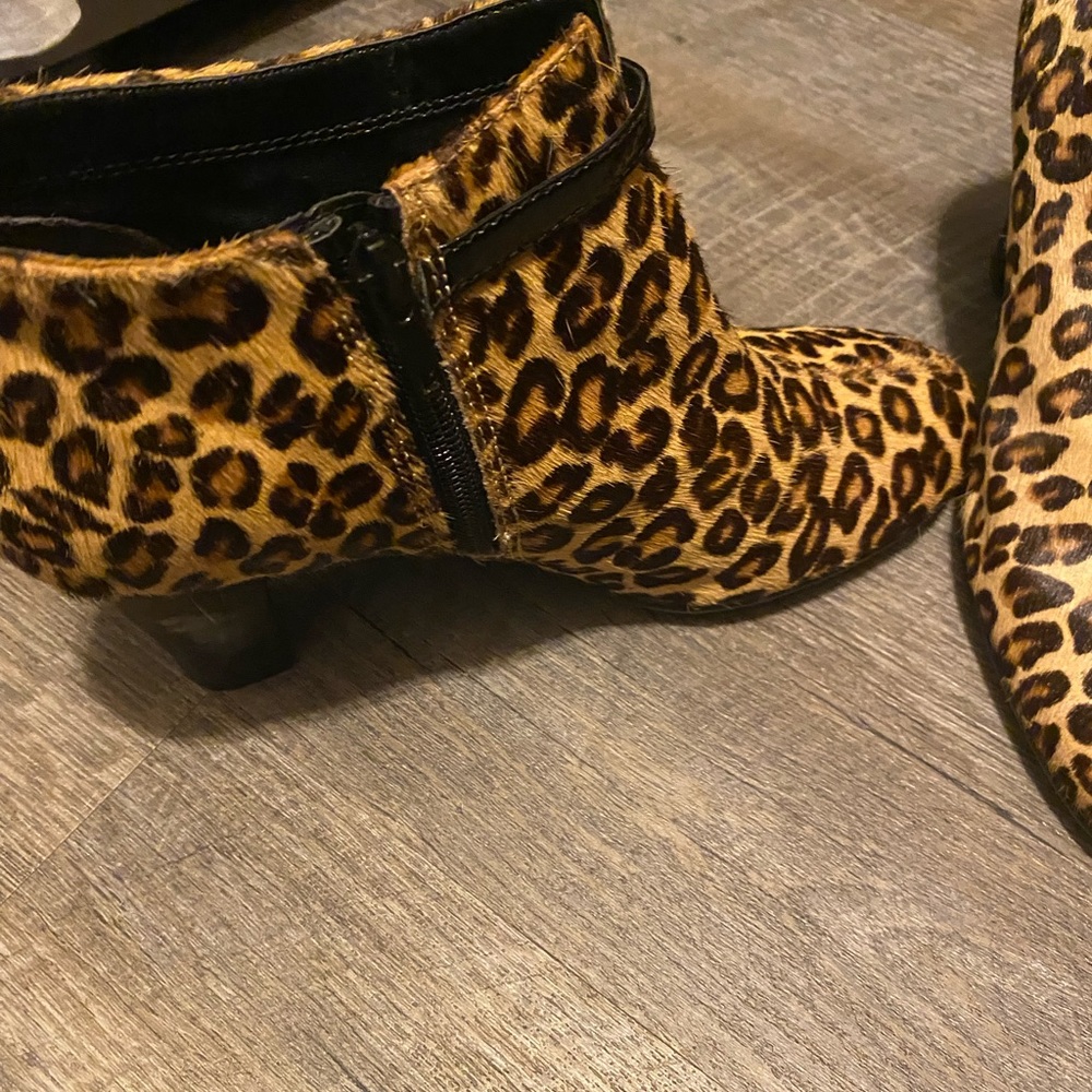 Leopard print Aerosoles booties size 7.5 med
